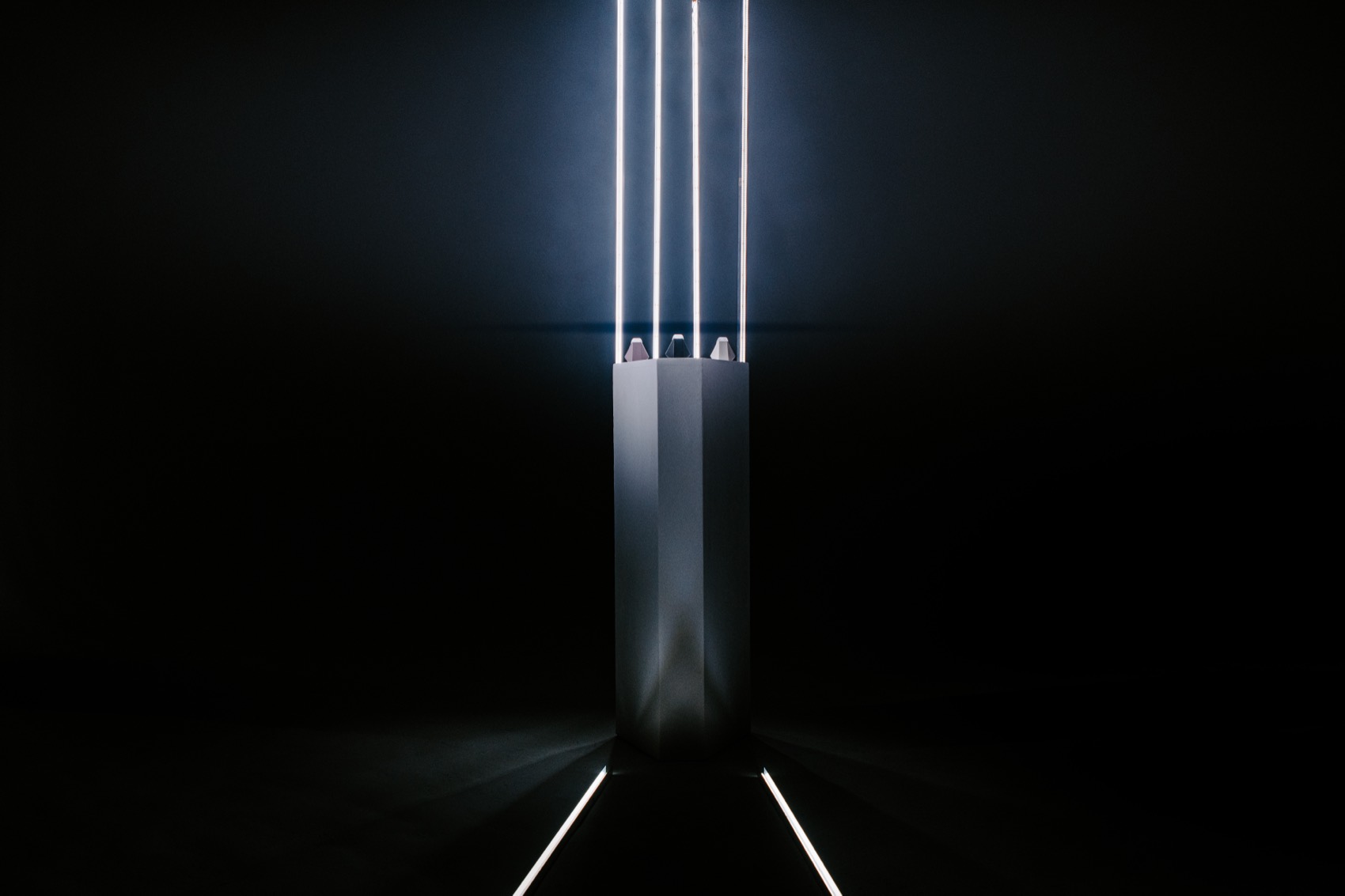The Nosy filter on a column under three neon lines